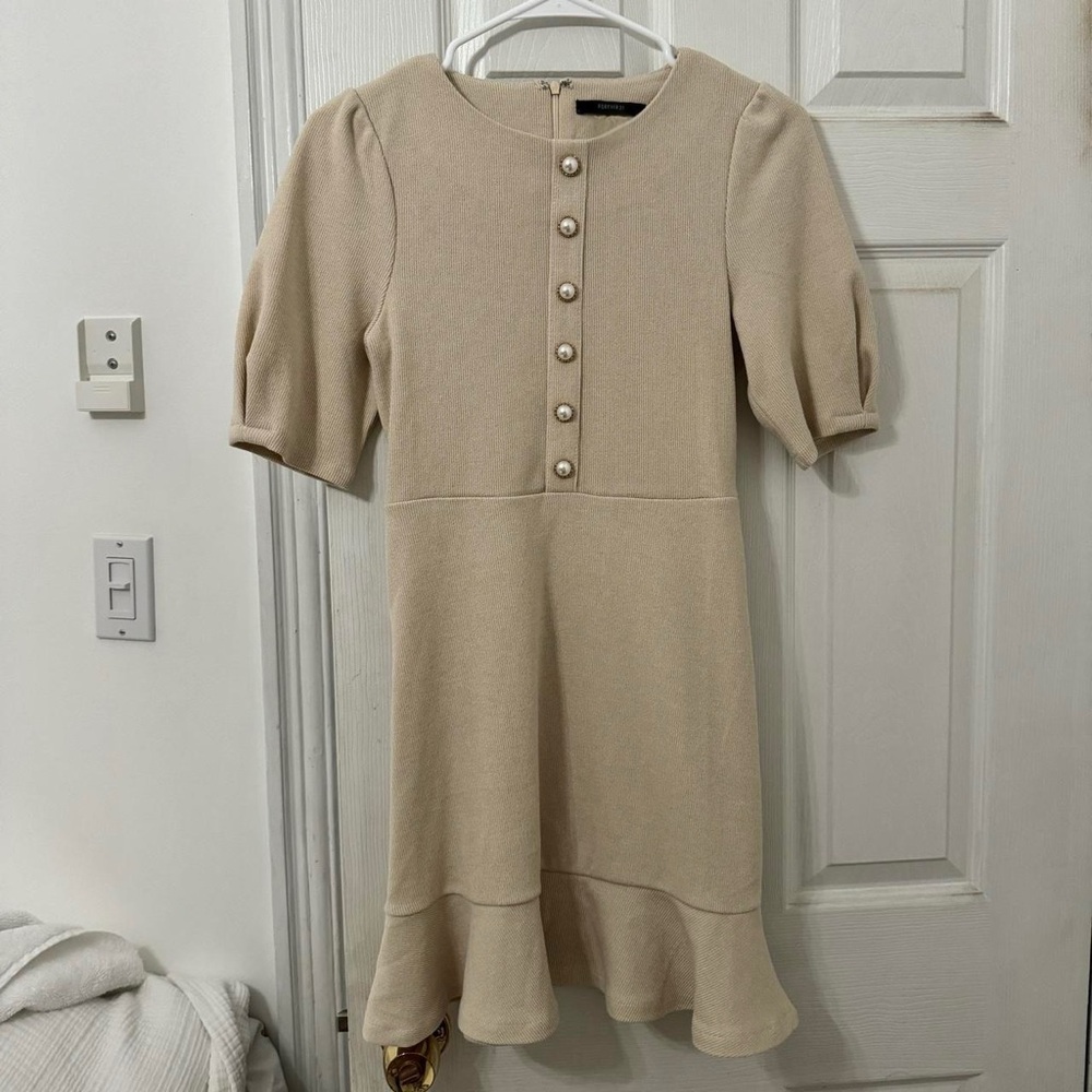 light beige knit puff sleeve short sleeve mini dress, ruffle hem pearl buttons - Picture 2 of 6